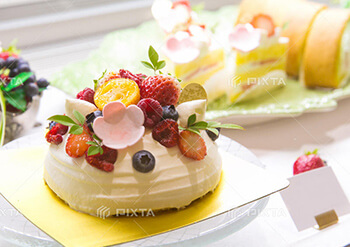 地域の子供たちと作ったケーキ